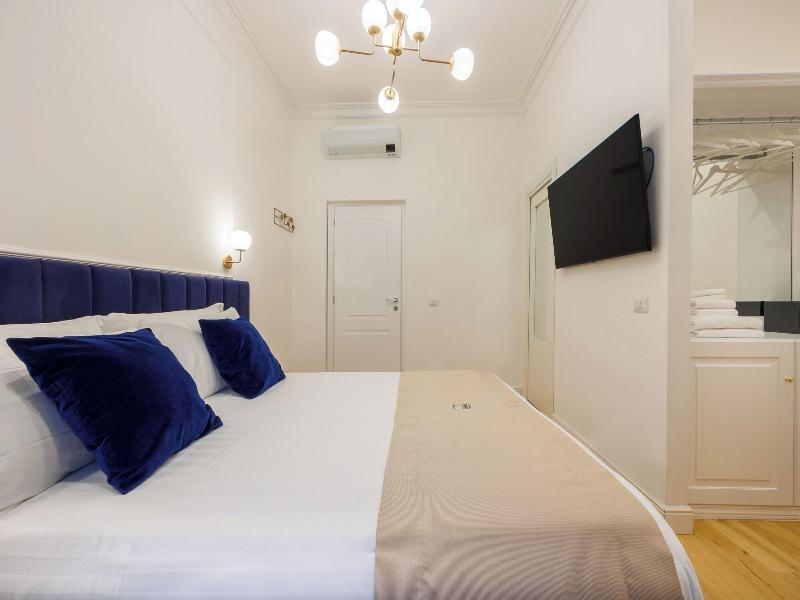 Sm Mellini Relais image