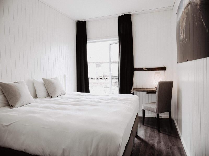 DOUBLE QUEEN BED NON SMOKING