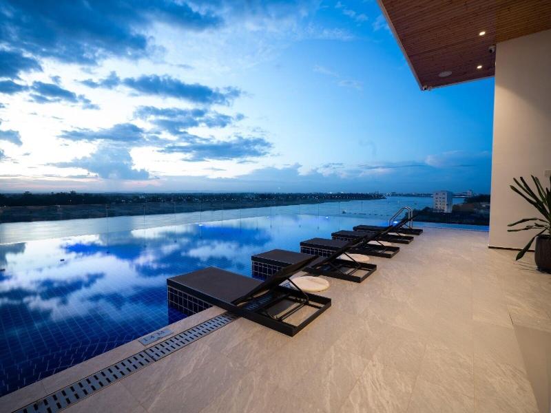 One Riviera Hotel And Residences image