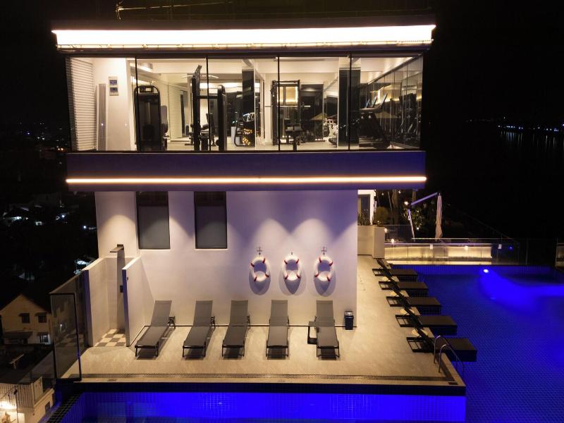One Riviera Hotel And Residences image