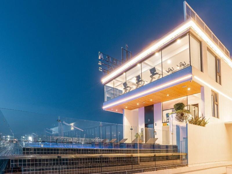 One Riviera Hotel And Residences image