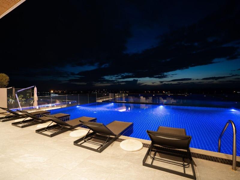 One Riviera Hotel And Residences image
