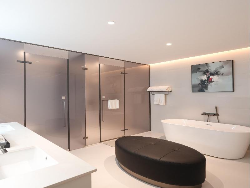 One Riviera Hotel And Residences image