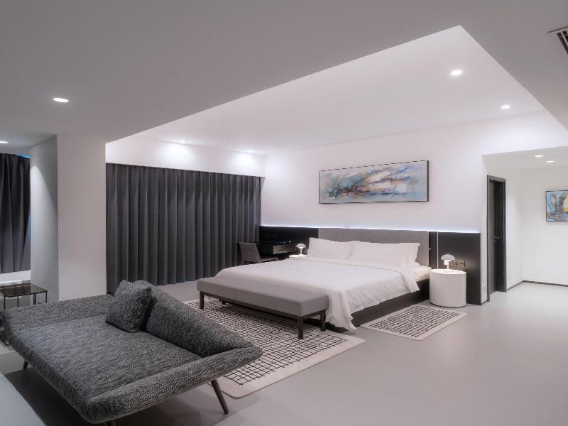 One Riviera Hotel And Residences image