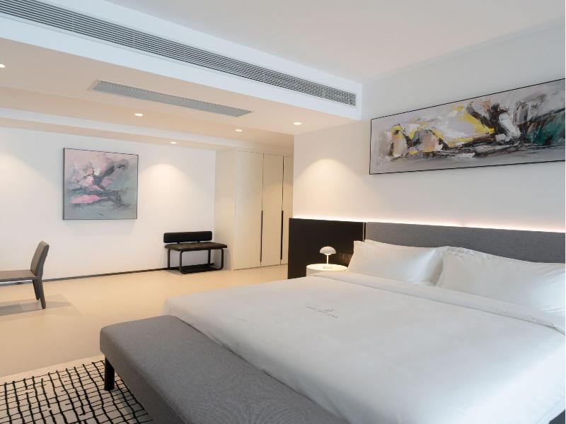 One Riviera Hotel And Residences image