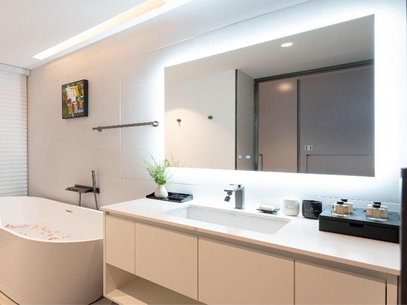 One Riviera Hotel And Residences image