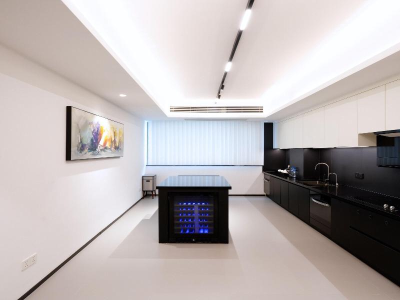 One Riviera Hotel And Residences image