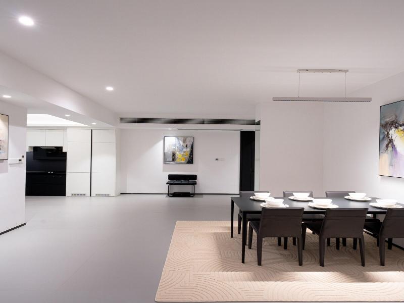 One Riviera Hotel And Residences image