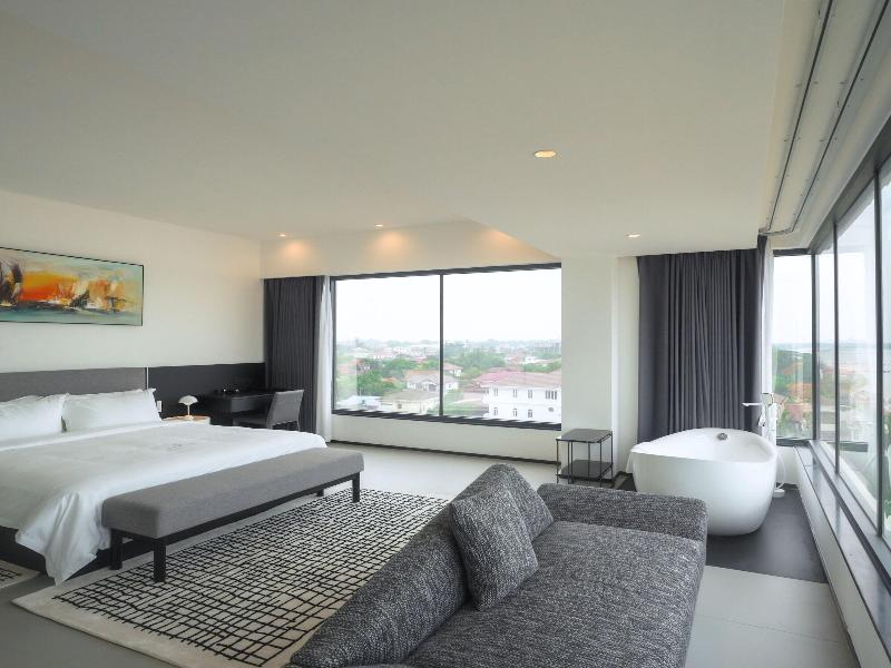 One Riviera Hotel And Residences image