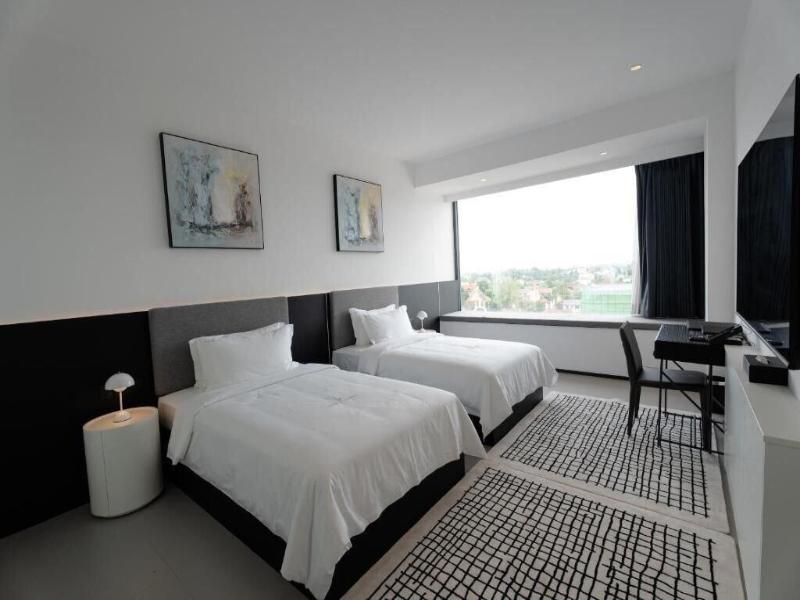 One Riviera Hotel And Residences image