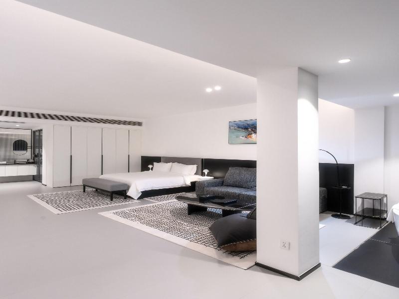One Riviera Hotel And Residences image