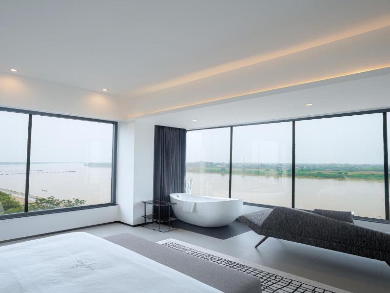 One Riviera Hotel And Residences image