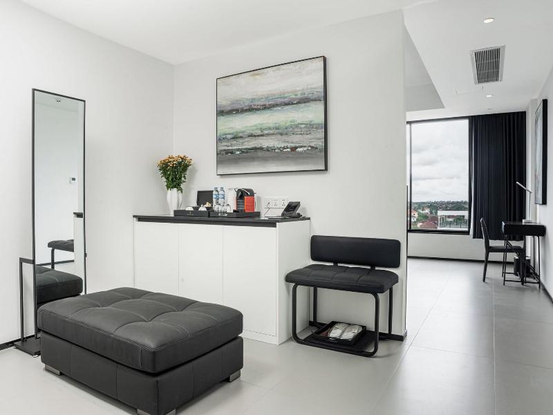 One Riviera Hotel And Residences image