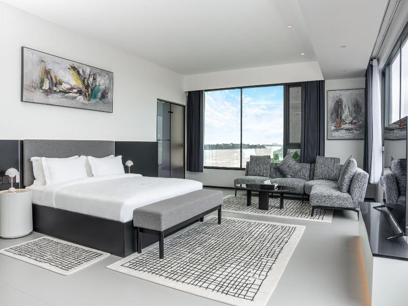 One Riviera Hotel And Residences image