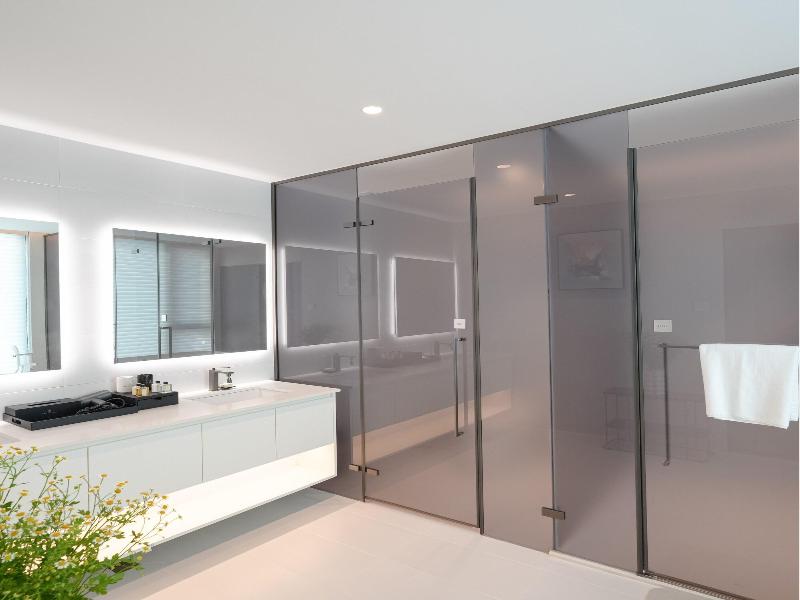 One Riviera Hotel And Residences image