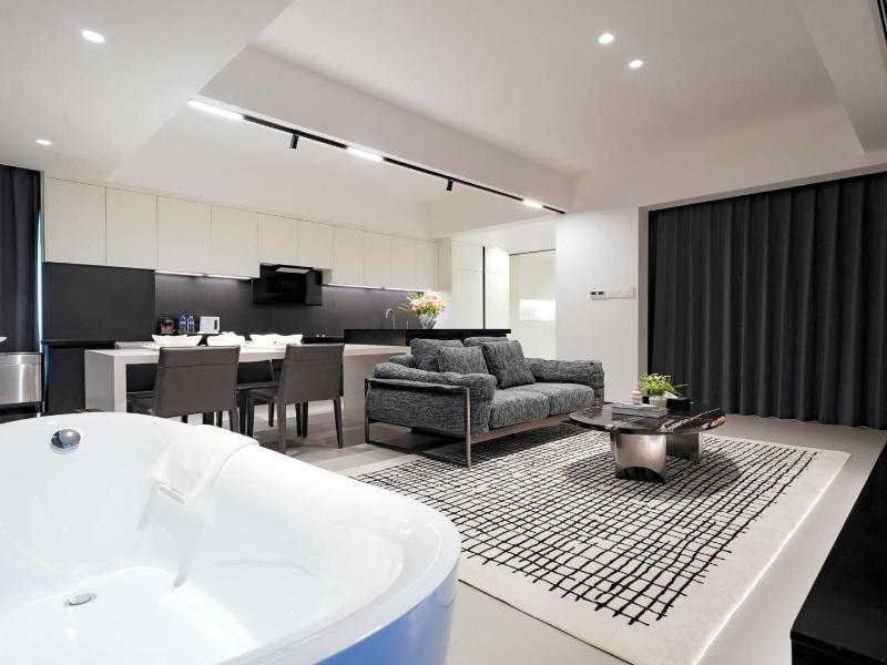 One Riviera Hotel And Residences image