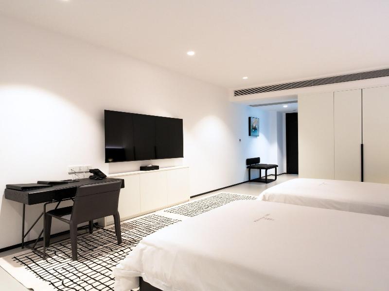 One Riviera Hotel And Residences image