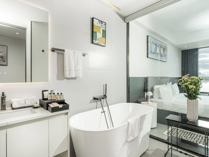 One Riviera Hotel And Residences image
