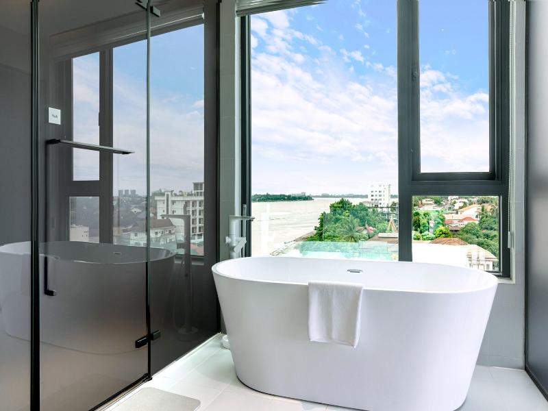 One Riviera Hotel And Residences image