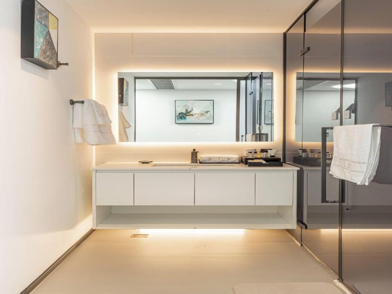 One Riviera Hotel And Residences image