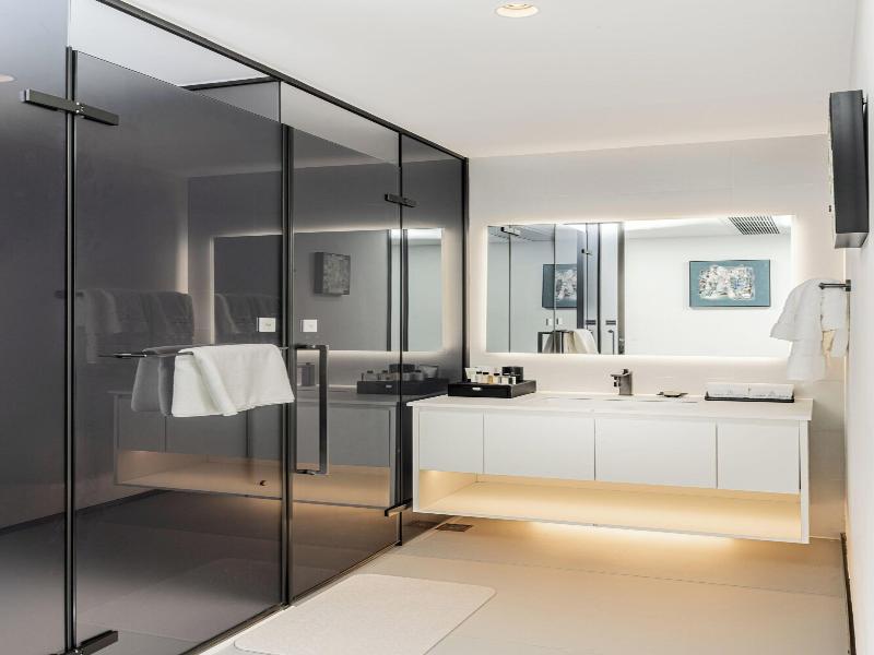 One Riviera Hotel And Residences image