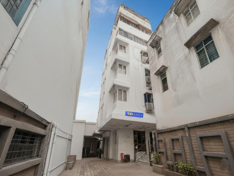 Fabhotel Royale Basant Residency image