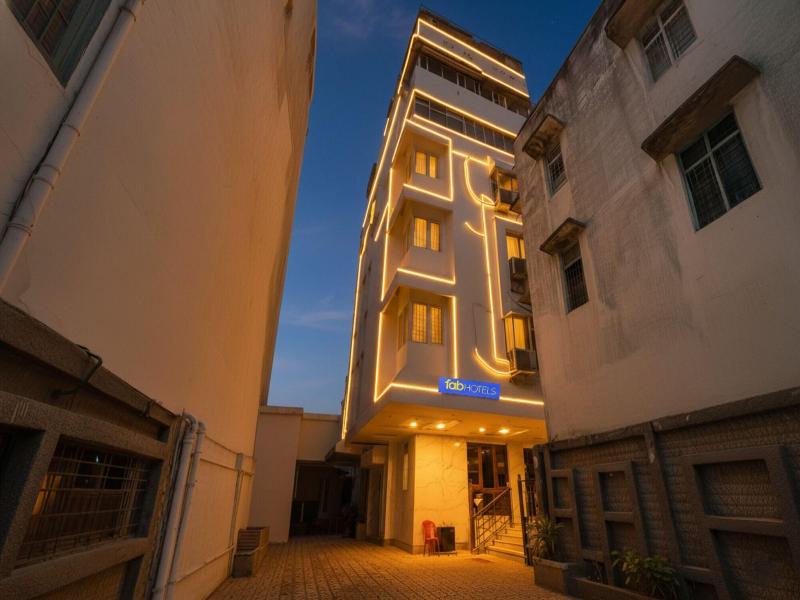Fabhotel Royale Basant Residency image