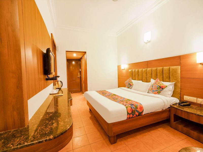 Fabhotel Royale Basant Residency image