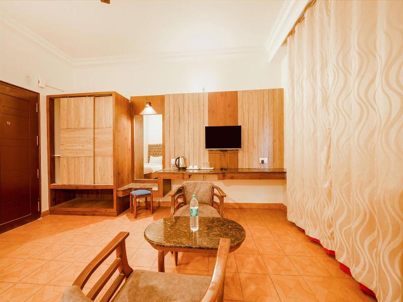 Fabhotel Royale Basant Residency image