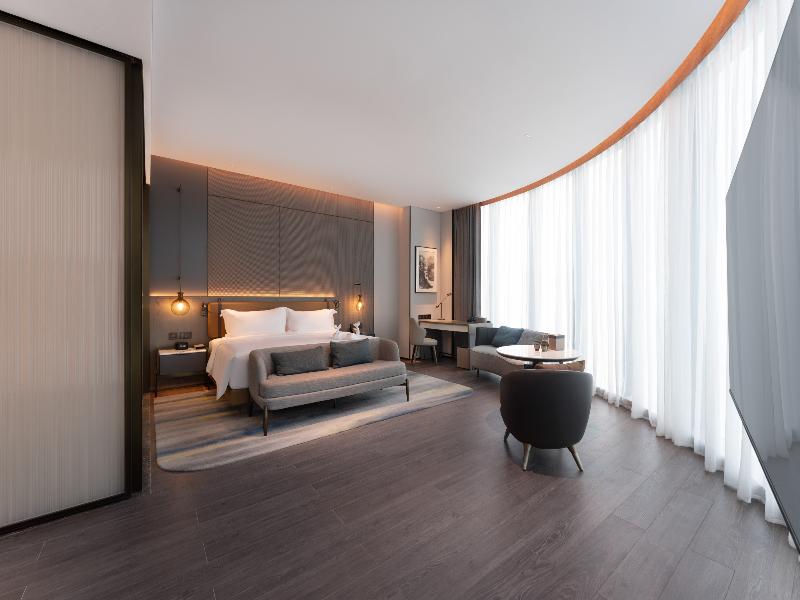 1 King Bed Deluxe City View Room
