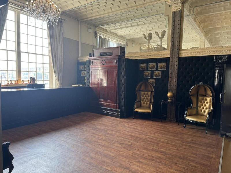 White Star Line Hotel image