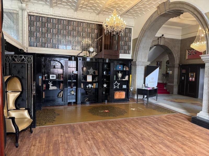 White Star Line Hotel image