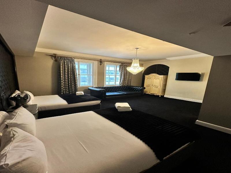 White Star Line Hotel image