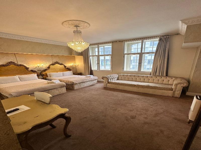 White Star Line Hotel image