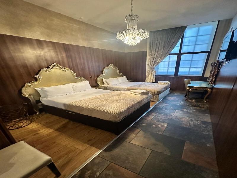White Star Line Hotel image