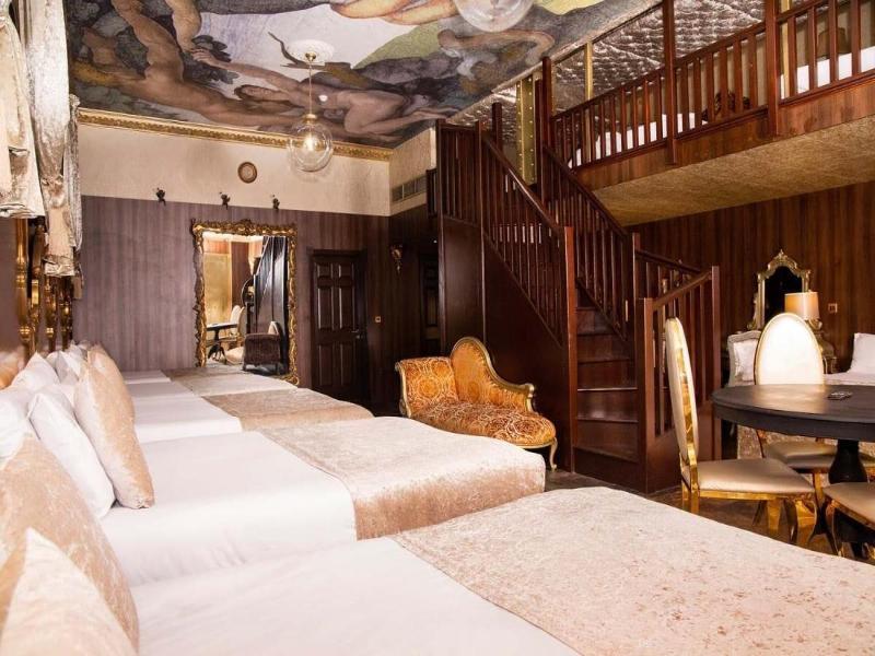 White Star Line Hotel image