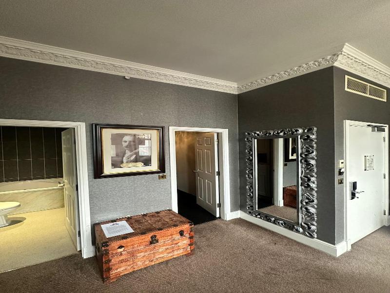White Star Line Hotel image