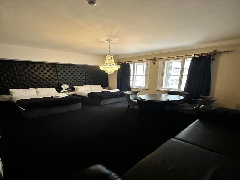 White Star Line Hotel image
