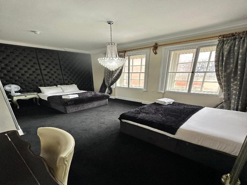 White Star Line Hotel image