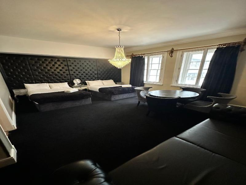 White Star Line Hotel image