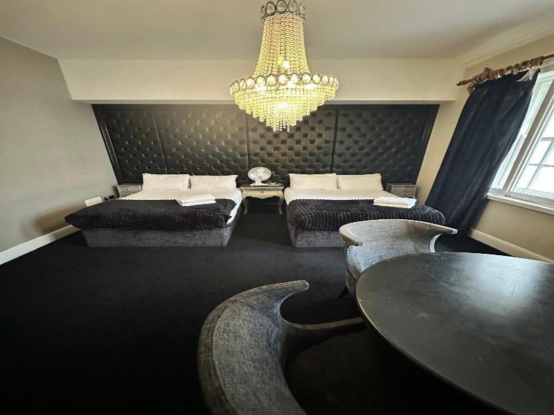 White Star Line Hotel image
