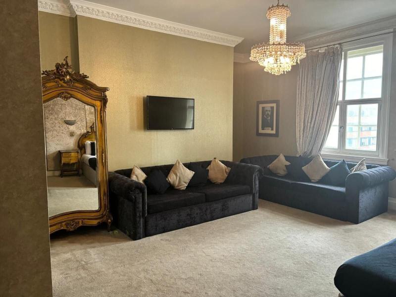 White Star Line Hotel image
