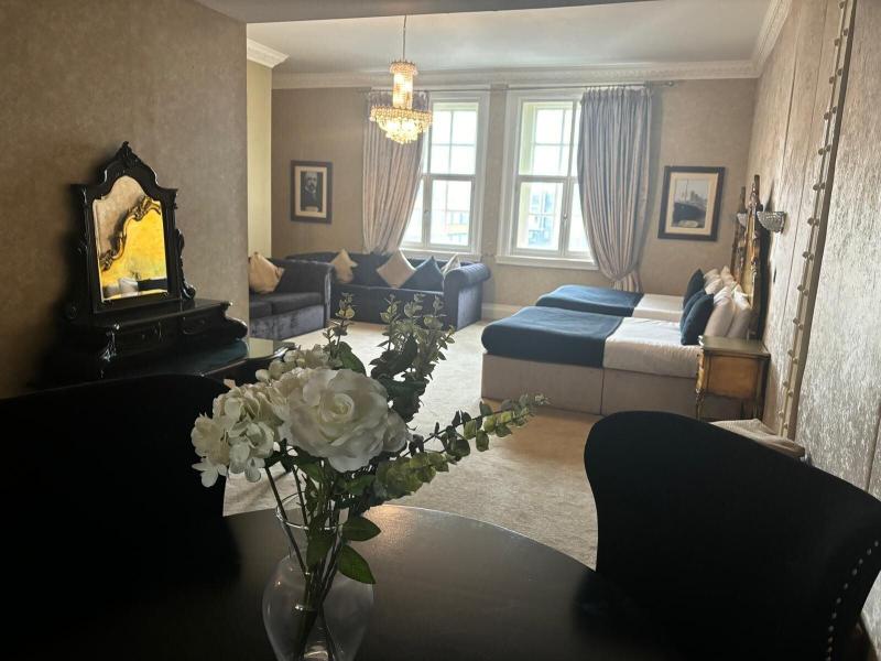 White Star Line Hotel image