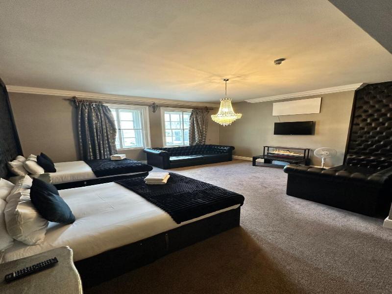 White Star Line Hotel image