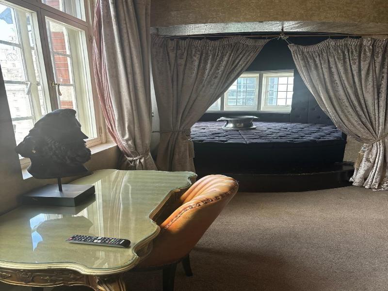 White Star Line Hotel image