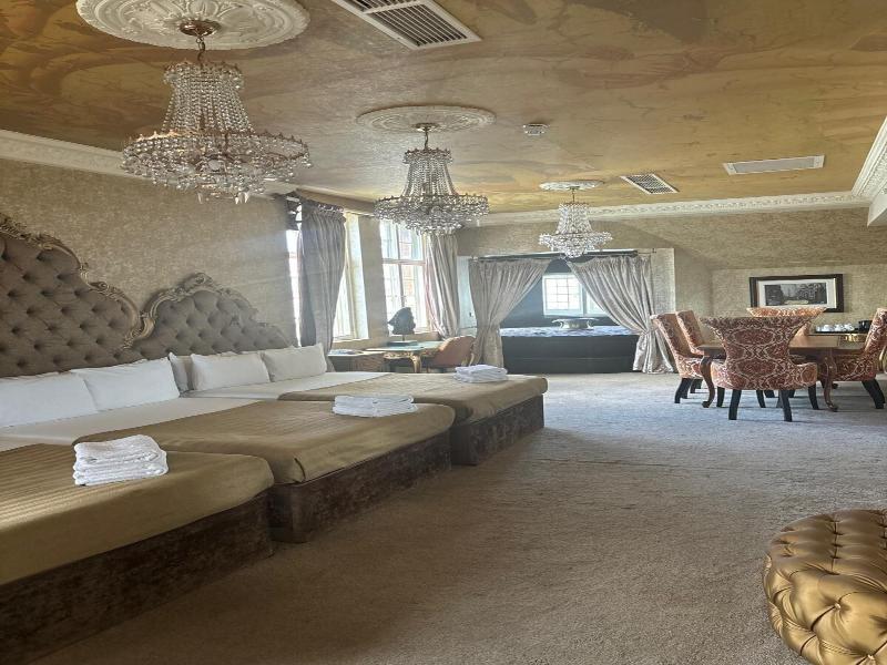 White Star Line Hotel image