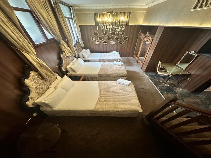 White Star Line Hotel image