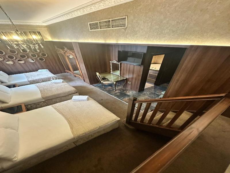 White Star Line Hotel image