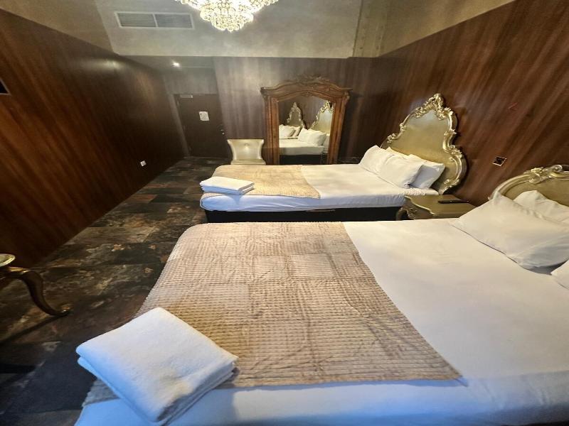 White Star Line Hotel image