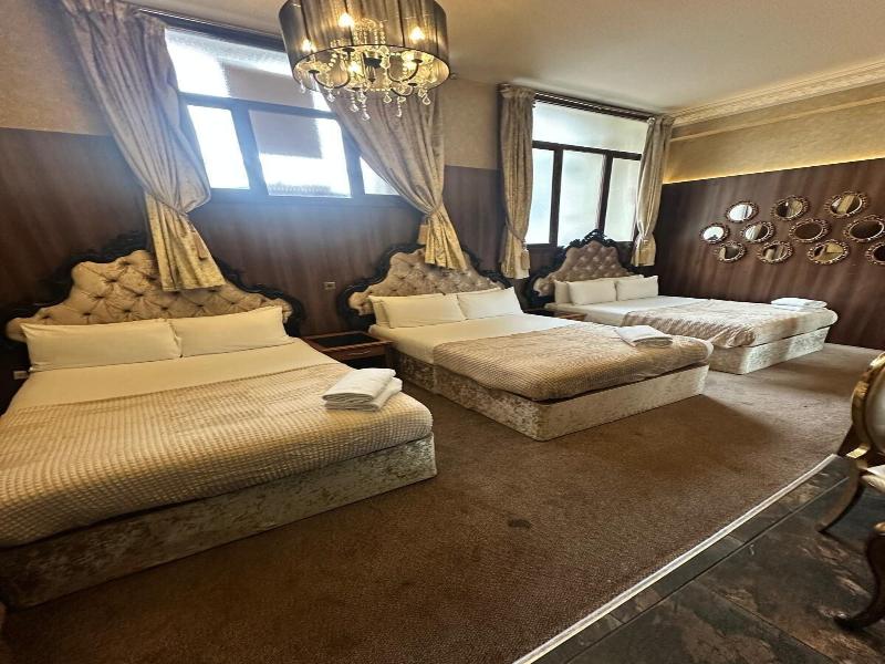 White Star Line Hotel image